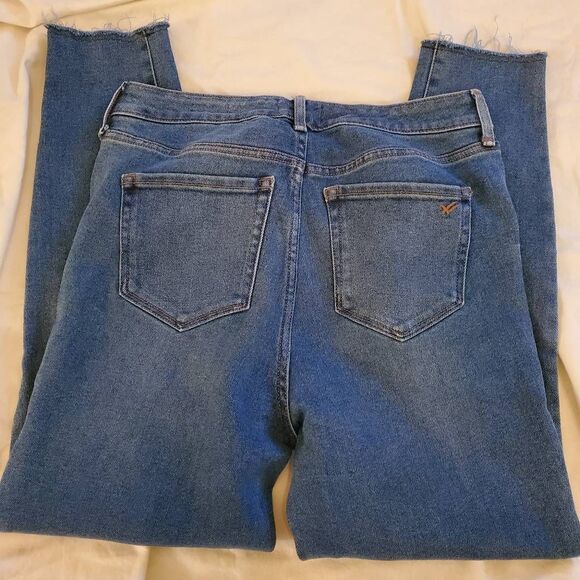 EUC William Rast Medium Wash, Highrise, Sculpted Skinny Jean. Size 30 - Picture 9 of 9